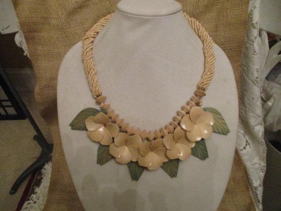 carved wood flower necklace - image 2