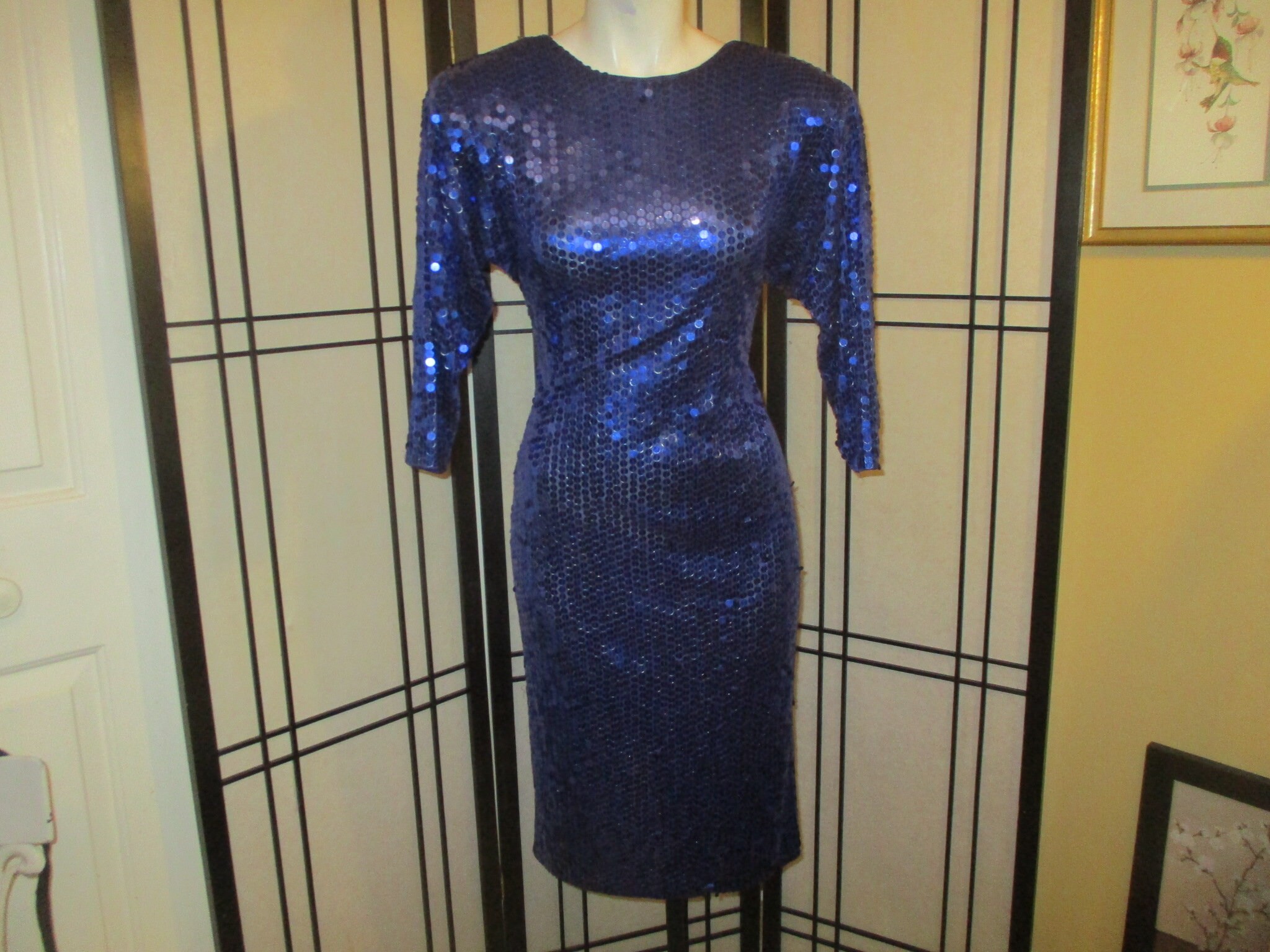 Para royal blue sequined 3/4 sleeve low back dress Para royal blue sequined 3/4 sleeve low back dress
