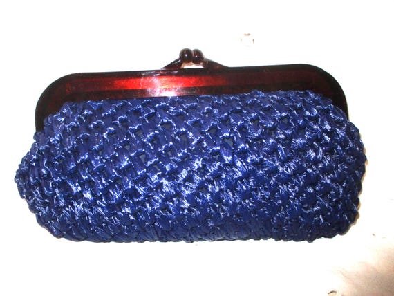 vintage La Regale straw kiss lock clutch