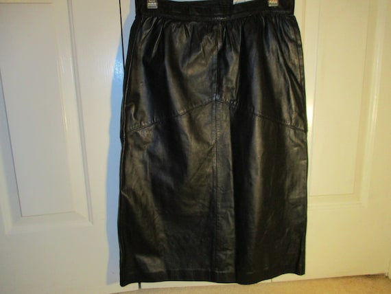 Vintage La vogue black leather skirt - image 1