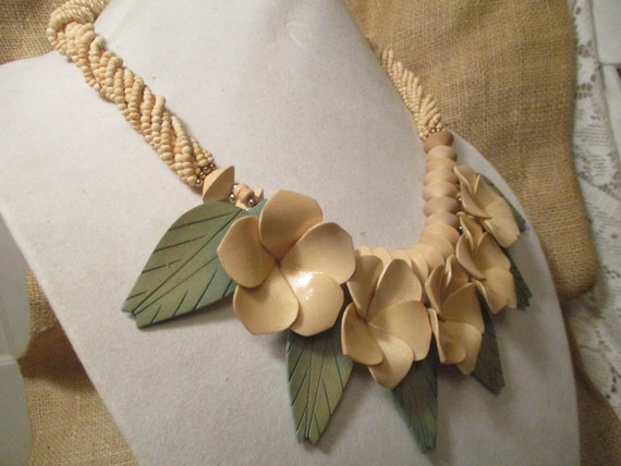 carved wood flower necklace - image 3