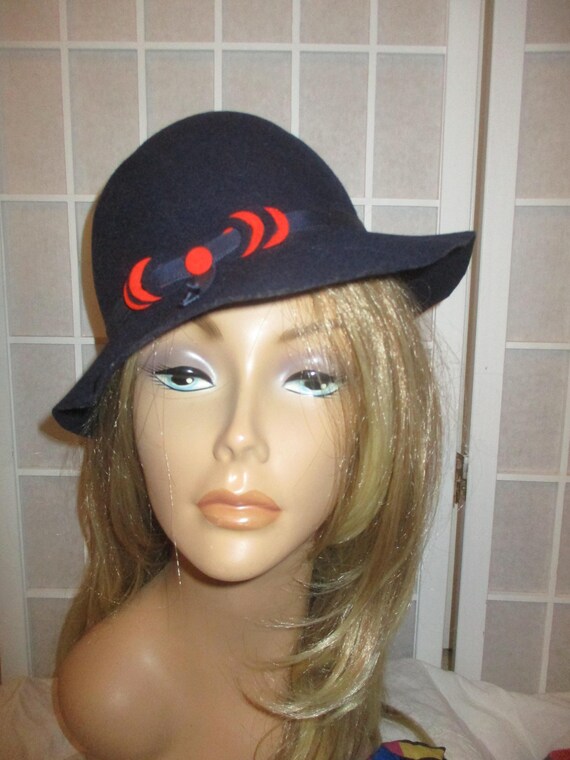 Geo W Bollman Vintage Art Deco Doeskin Navy & Red Wool Felt  display picture 3