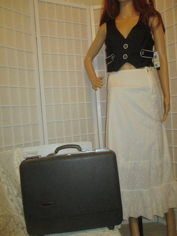 Forecast vintage hard shell briefcase, luggage, t… - image 2