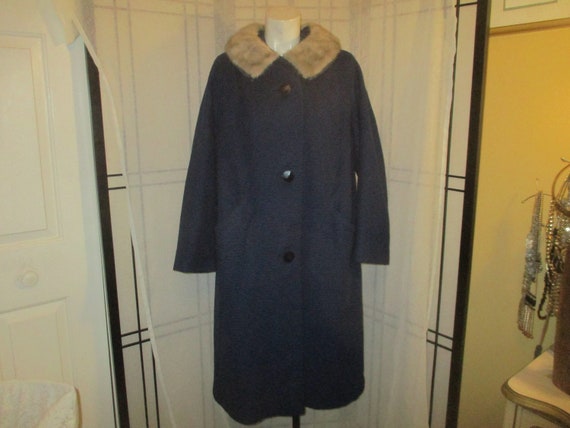 Full cut wool coat with mink collar - image 1