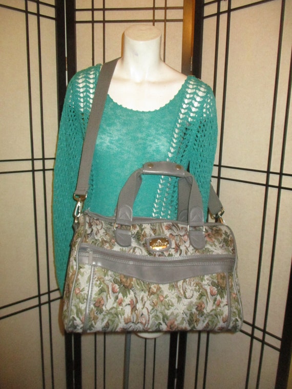 Jordache floral tapestry duffle/weekend/travel bag - image 2