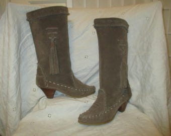 Lady McGuire fringed/tassel suede mid calf suede boots