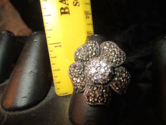Anello Fiore Con Topazio Blu E Marcasite – Argento Sterling 925