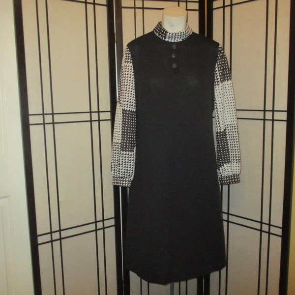 Bleeker Street mod black & white knit dress