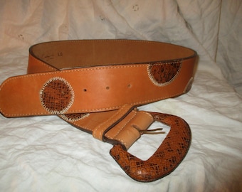 Vintage Worth Tan Leather Snakeskin Pattern Goldtone Metal  display picture 1