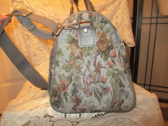 Jordache floral tapestry duffle/weekend/travel bag - image 6