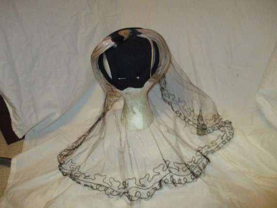 Roberta Bernays full veil feather hat - image 4