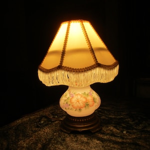 Quoizel hand painted 3 way lamp base with fringed fabric shade