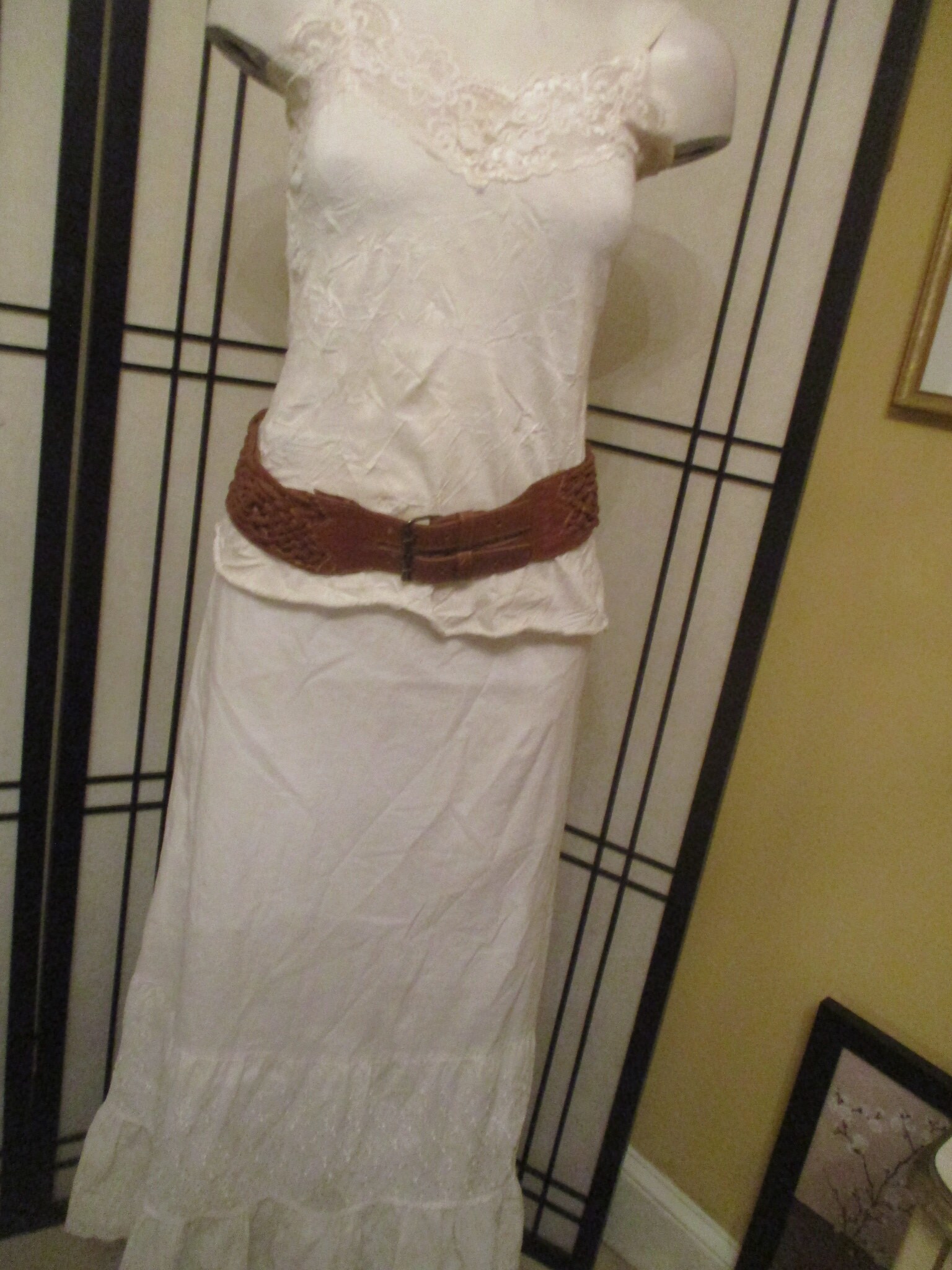 This is a beautiful 90’s vintage betsey Johnson woven leather belt size large. 90s Betsey Johnson Brown Leather Woven Wide Kidney Belt  main image 4