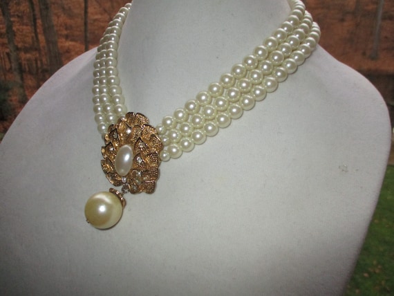 Faux pearl triple strand dangle pendant necklace - image 4