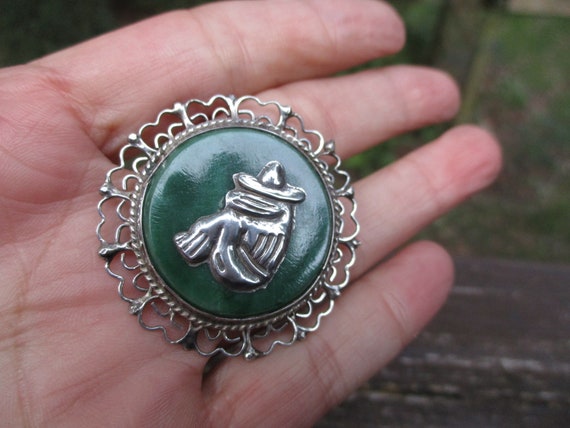 Mexican silver siesta pin with green stone - image 9
