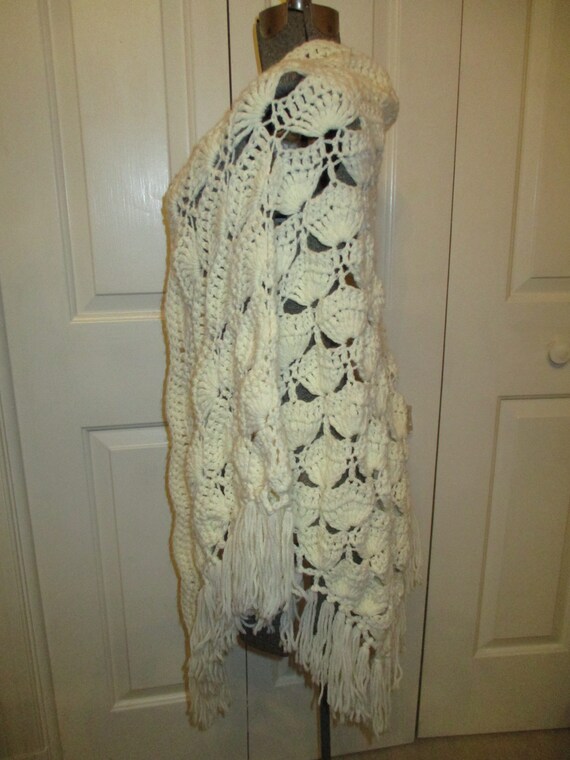 crocheted fringed shawl - image 5