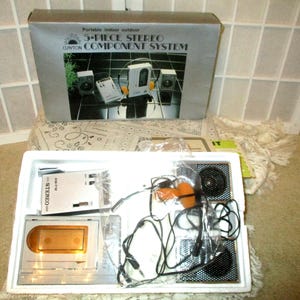 Clayton Tragbares Indoor Outdoor 5-teiliges Stereo-Komponentensystem im Karton