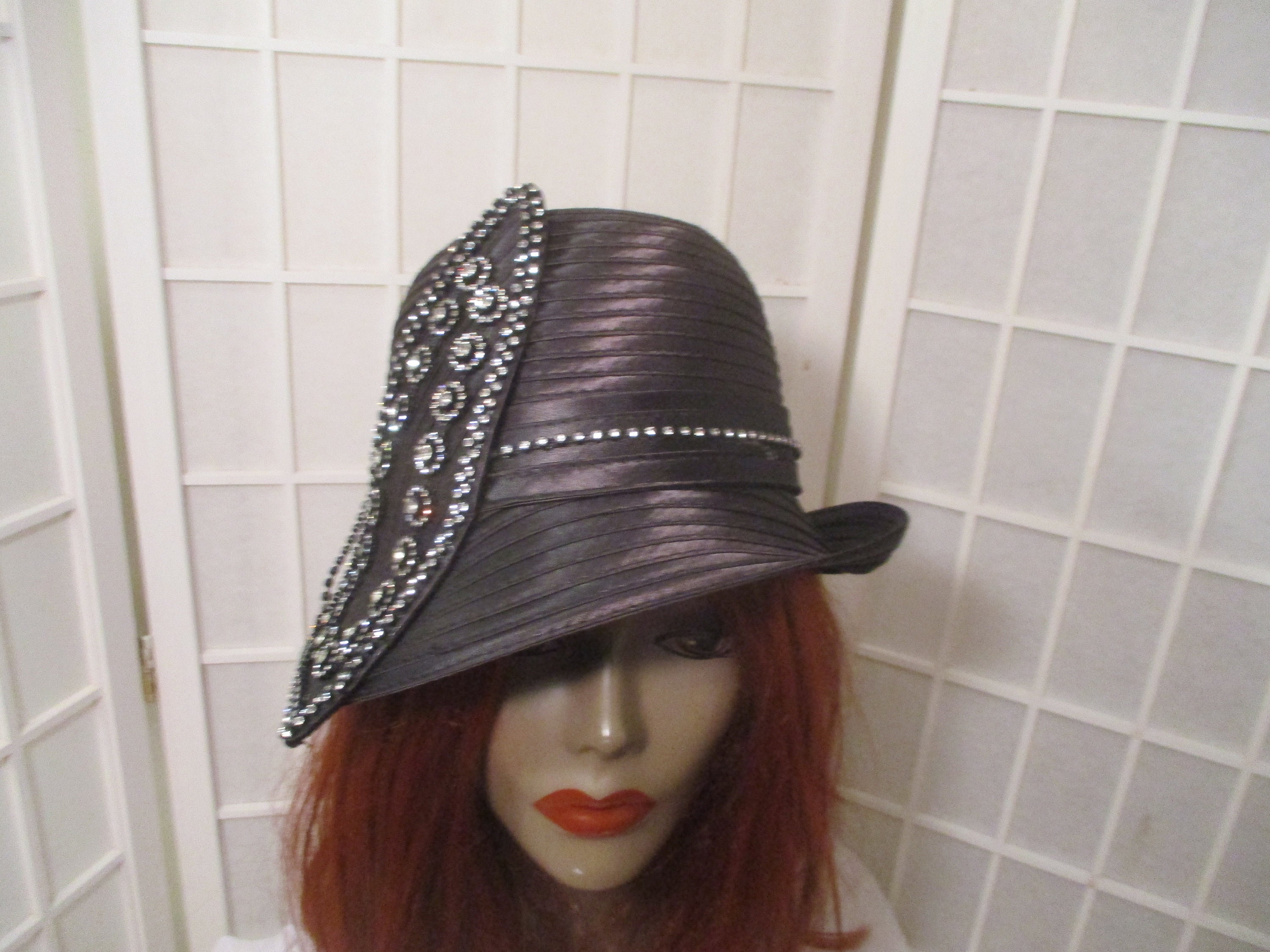 Vintage Swan Hat New York Art Deco Rhinestone Trim Fedora  display picture 2