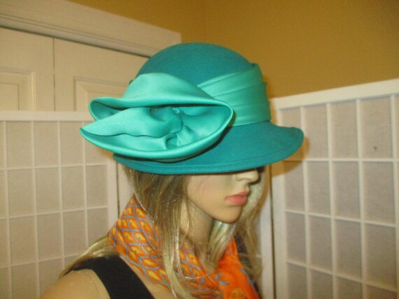 Adolfo II Green Wool Felt Cloche/fedora Hat - Etsy Israel display picture 1