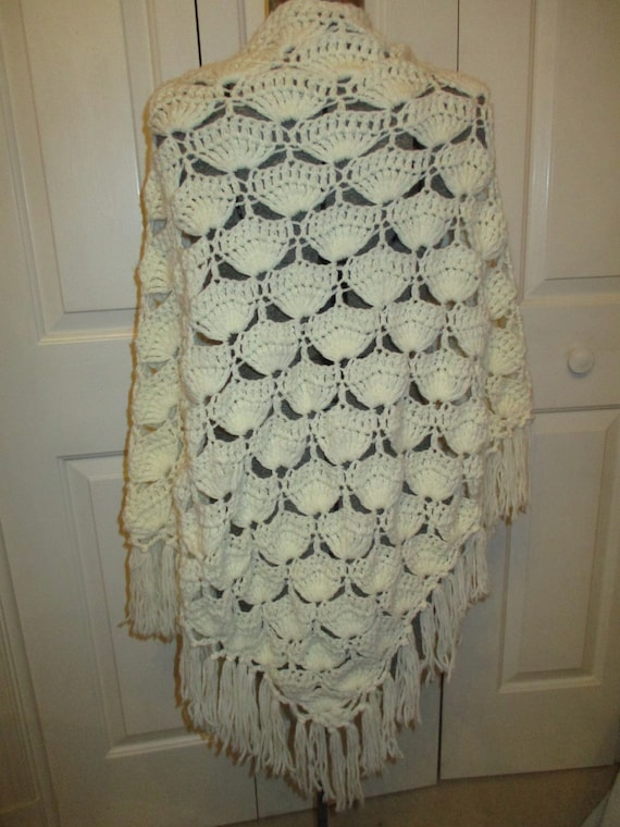 crocheted fringed shawl - image 4