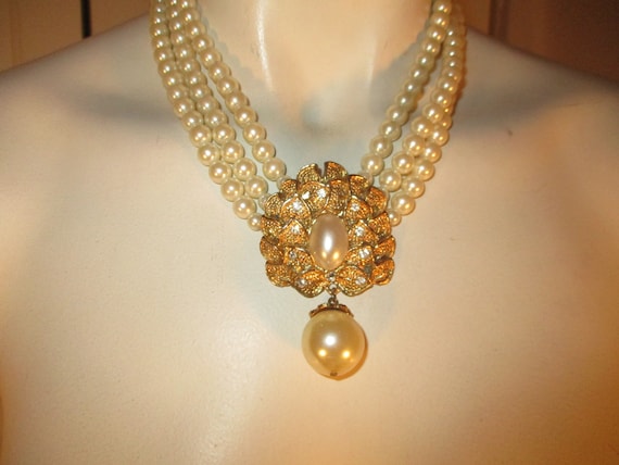 Faux pearl triple strand dangle pendant necklace - image 3