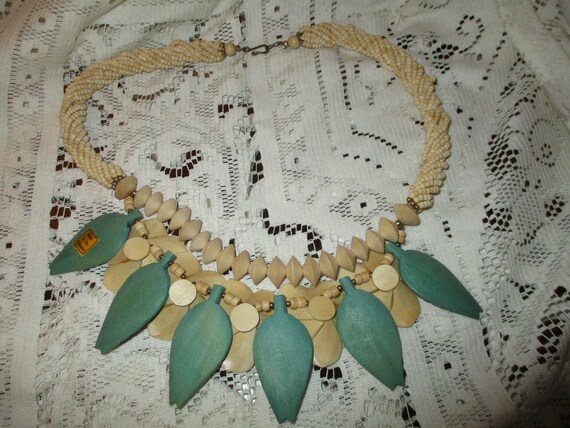 carved wood flower necklace - image 6