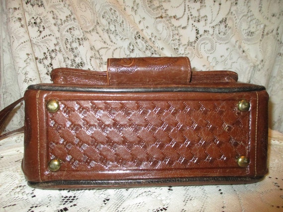 Tooled leather shoulder bag - image 5