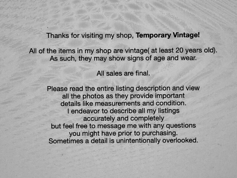 Puede incluir: Texto sobre un fondo gris texturizado. El texto dice: "&iexcl;Gracias por visitar mi tienda, Temporary Vintage!" y otros detalles sobre los art&iacute;culos vintage de la tienda, incluida una nota sobre las ventas finales.
