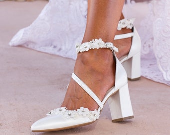 EXEMPLE VENTE chaussures de mariage florales LILIANE taille 39, chaussures escarpins de mariée, talons pointus de mariage, chaussures de mariage blanches, talons bloc mariage.