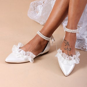 Hochzeitsschuhe, Lederschuhe für die Braut, D'Orsay Schuhe Hochzeit Ballerinas, Elfenbein spitze Schuhe mit Perlen, Brautschuhe GISELLE flache Schuhe Bild 1