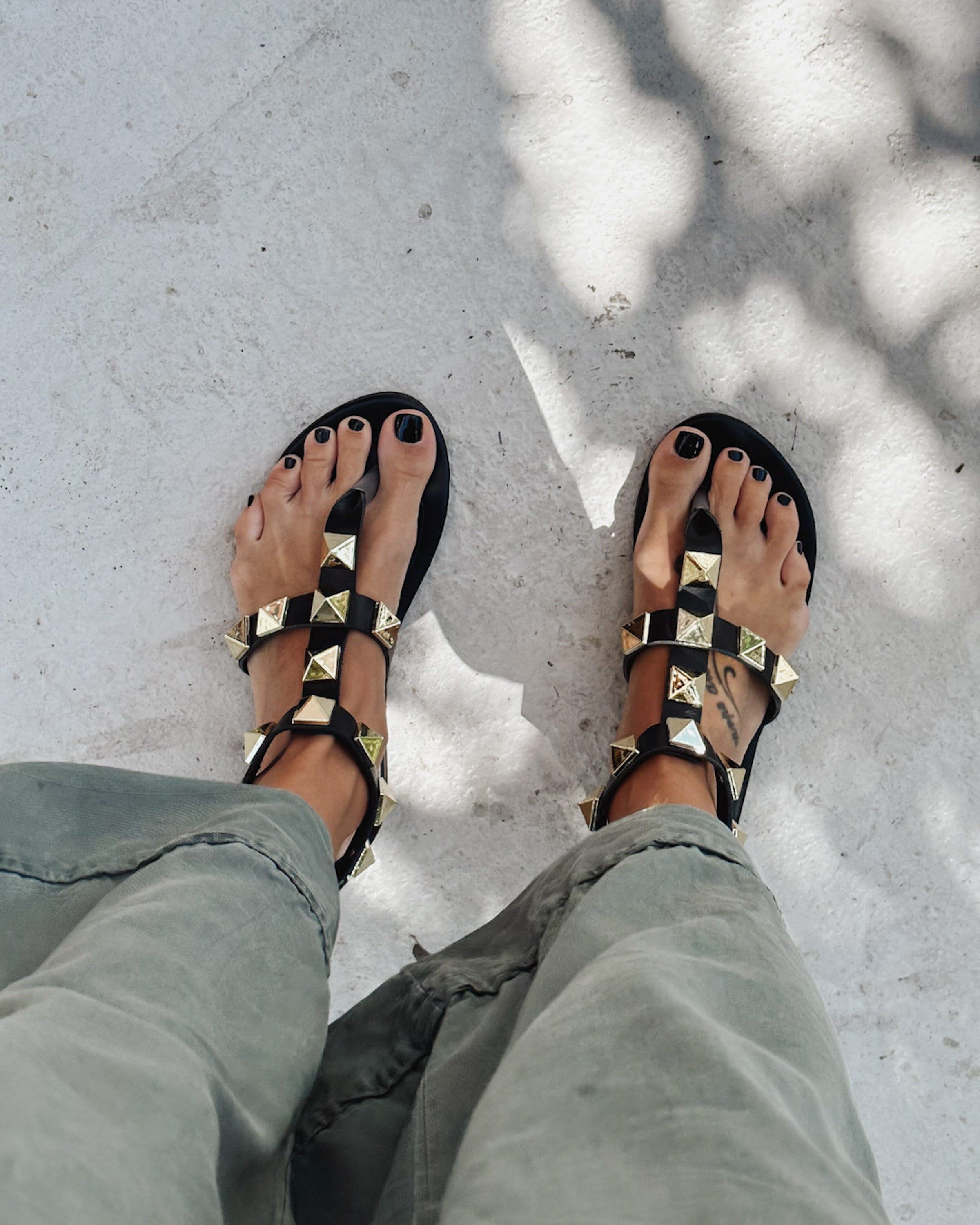 Schwarze Ledersandalen, stilvolle Ledersandalen, griechische Ledersandalen Frauen, Riemchensandalen "U Rock"