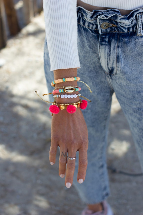 Conch & Pom-pom Pendant Bracelet 1pc | Pendant bracelet, Womens jewelry  bracelets, Latest bracelets
