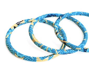 Ankara bracelets in blue African wax print, ethnic bracelets for women in turquoise blue and gold, sold by piece or in packs of 3.