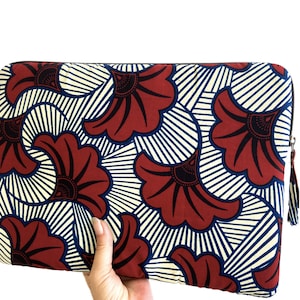 Housse d'ordinateur portable en coton wax matelassée, protection ou étui pour ordinateur ou Macbook en wax "fleur de mariage"