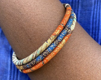 Bracelets en Wax, à la pièce ou lot de 3 joncs Africains imprimés Ankara couleurs bleu/orange/écru/doré, existe en petite ou grande taille,