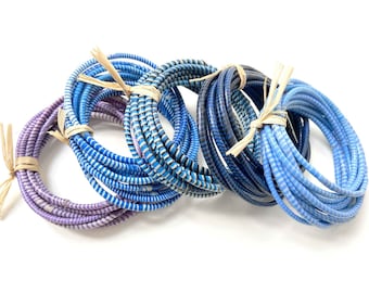 Waterproof bracelets for the beach - African bracelet in recycled flip-flop plastic - Pack of 10 blue-tone bracelets - Beach jewelry