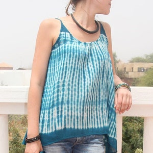 Tie-and-Dye-Tanktop aus türkisblauem Voile aus afrikanischer Baumwolle, ein handgefärbtes Sommertop: Das Boho-Essential für den Sommer Bild 1