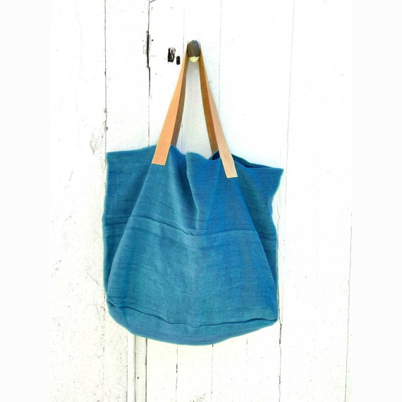 Grand cabas bleu canard, teinture biologique, sac en tissage artisanal, anses cuir naturel