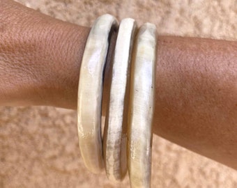 Unique bracelets in Senegalese buffalo horn, set of 3 natural and handmade rushes, the elegance of ethnic bracelets, light color