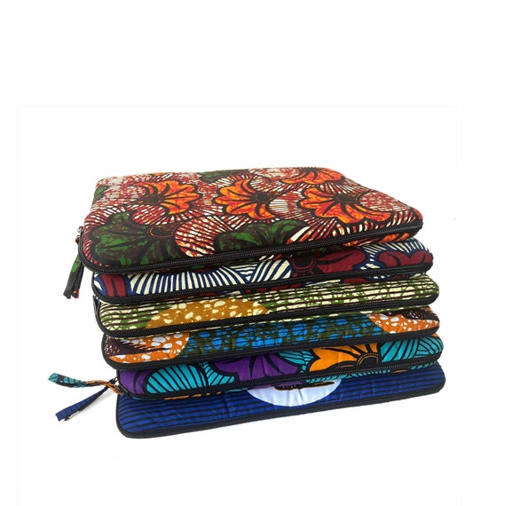 Housse ordinateur 13 pouces en coton wax matelassé pour MacBook ou  équivalent, une pochette ethnique originale aux motifs Africains -   France