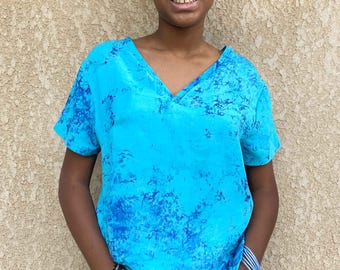 Handcrafted women's tie-dye top in lightweight cotton voile – Ethical and bohemian top – Unique design – Blue tie-dye top – Unique size