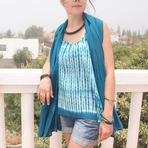 Tie-and-Dye-Tanktop aus türkisblauem Voile aus afrikanischer Baumwolle, ein handgefärbtes Sommertop: Das Boho-Essential für den Sommer Bild 3