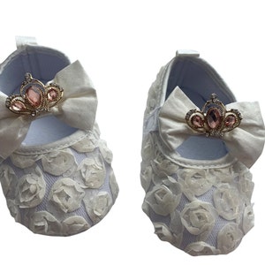 Baby off white/ ivory rosette shoes, Newborn Baptism and christening cream rosette shoes, Beige pearl flower crib shoes