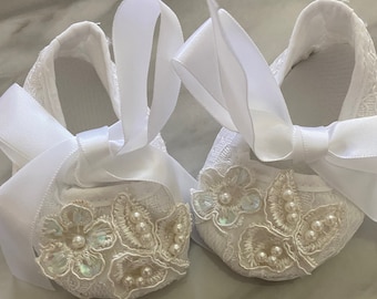 Baby white lace shoes ---Newborn Baptism and christening white lace shoes--white crib shoes