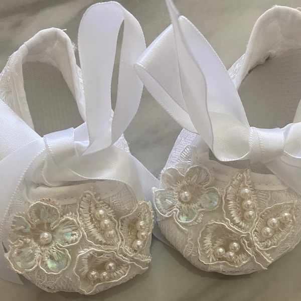 Baby white lace shoes ---Newborn Baptism and christening white lace shoes--white crib shoes