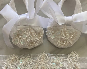 Baby white lace shoes and headband set---Newborn Baptism and christening white lace shoes--white crib shoes