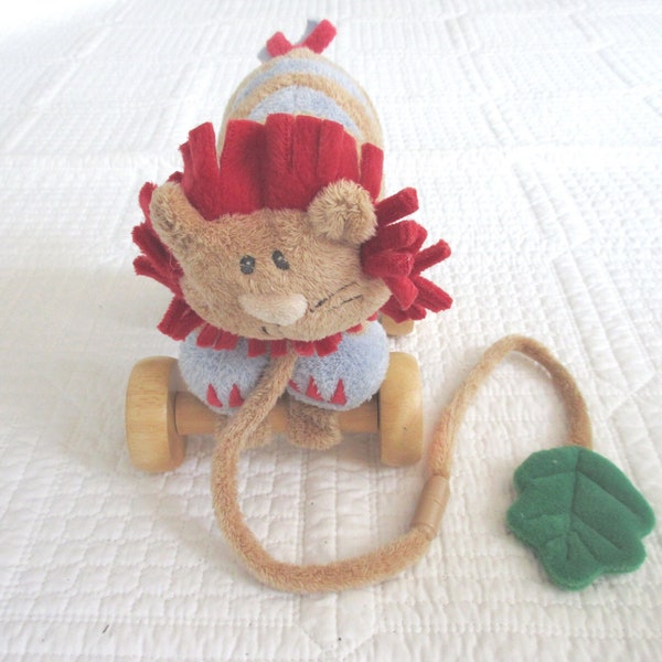 Vintage Soft Pull Toy Lion Pull Toy baby Gund Woodles Soft Lion on Wooden Wheels Baby Toy Infant Toy Washable Toy