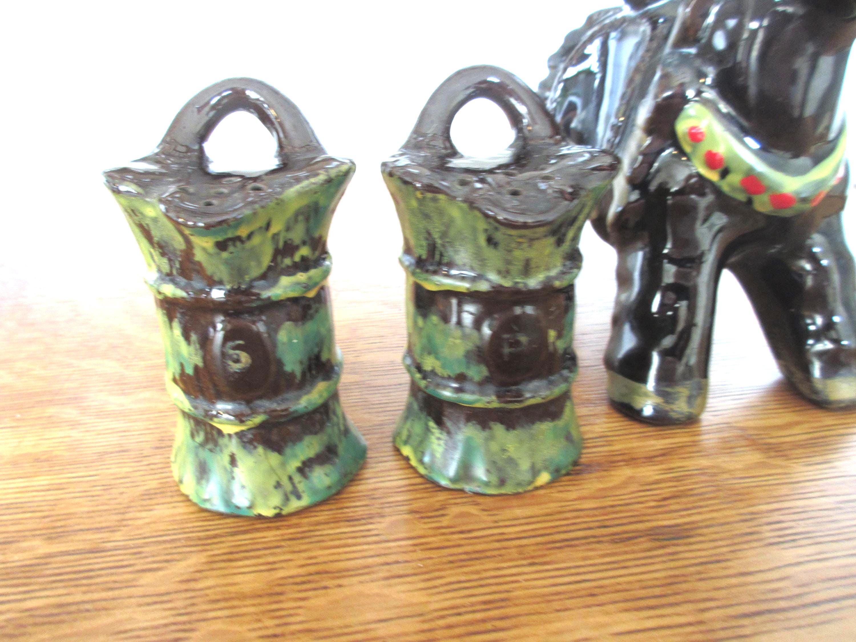 Salera e pepera a forma d maalno: decorazon n ceramca per la