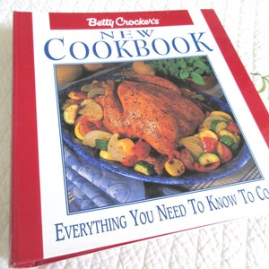 Vintage Betty Crocker&#39;s Cookbook: 1996 Facsimile Edition, Red & White Hardback