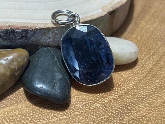Natural Blue Oval Sapphire Pendant (925) - image 4